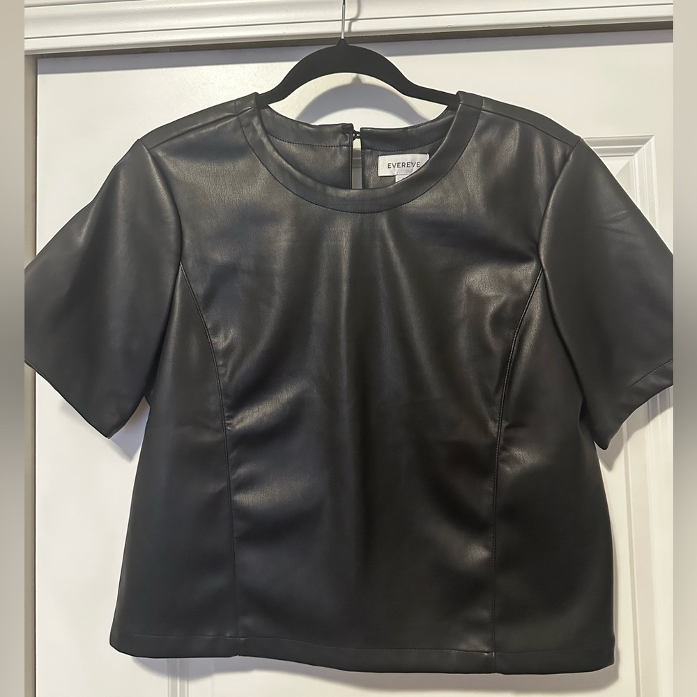 NWT Evereve Black Faux Leather Short Sleeve Top size small